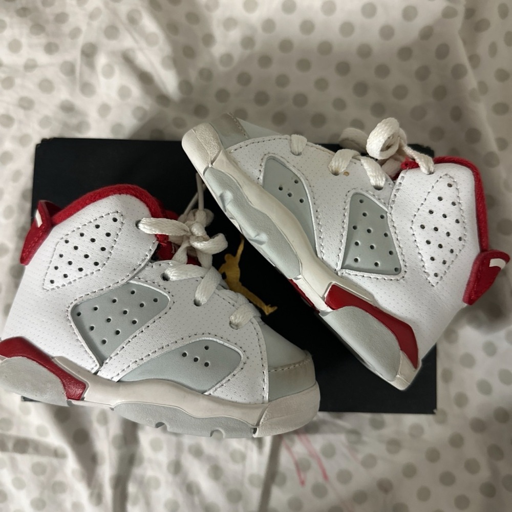 Jordan Retro 6 White Red Platinum Sneakers